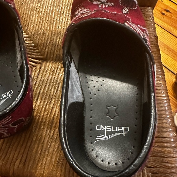 Dansko size 41 red n black white - Picture 3 of 6
